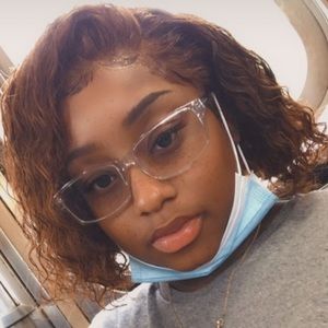 Meet your Posher, Yasmine